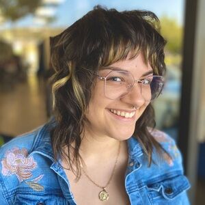 Meet your Posher, Caitlin